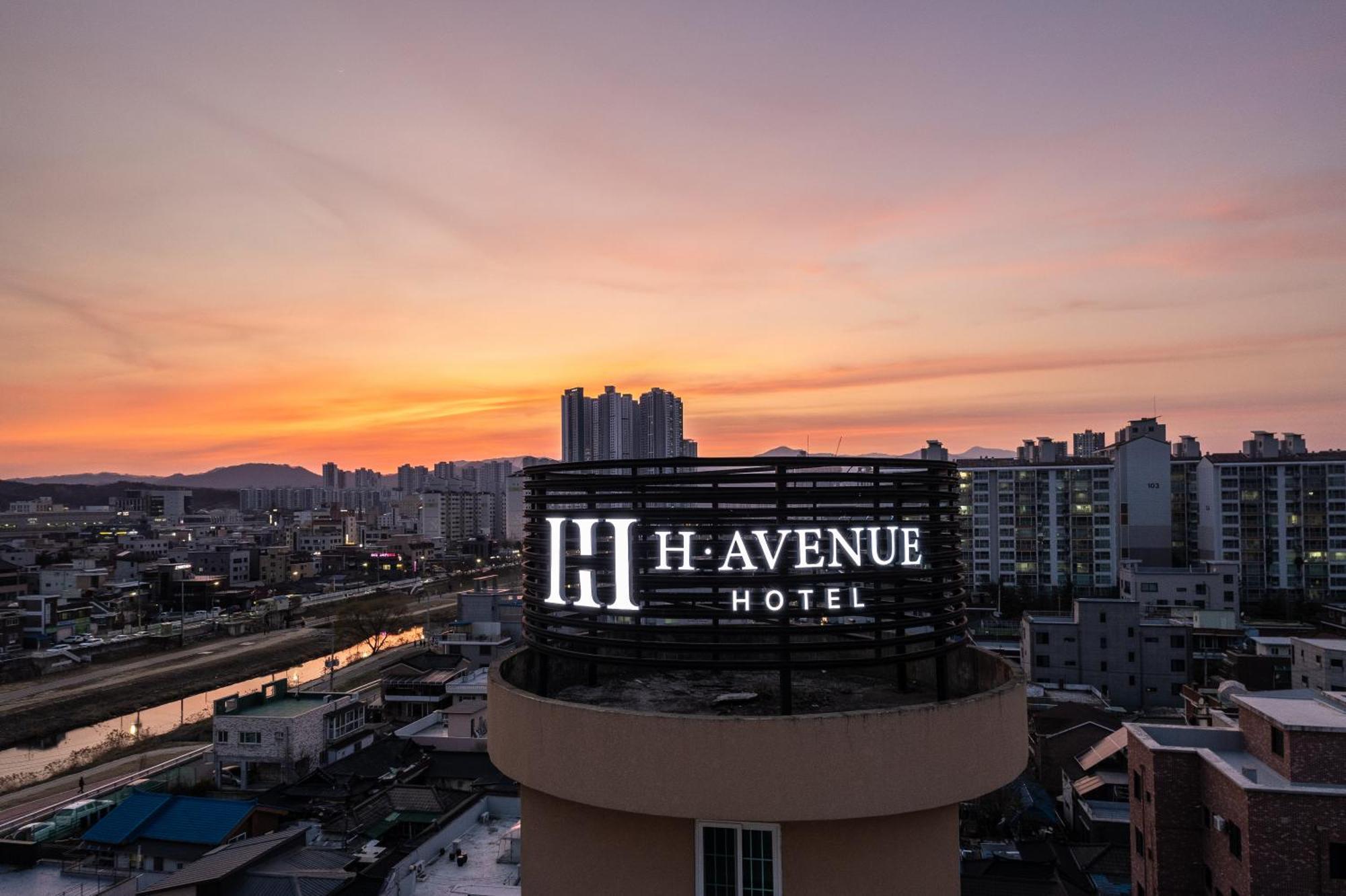H Avenue Chuncheon Hotel Exterior photo